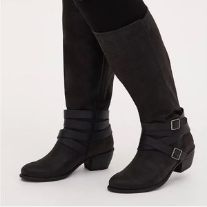 Size 10.5 black oiled Faux leather boots (WW)